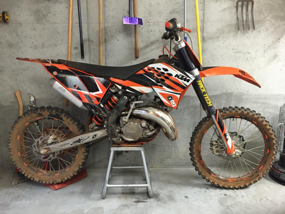 Ktm 125 dirt bike 2 stroke hotsell