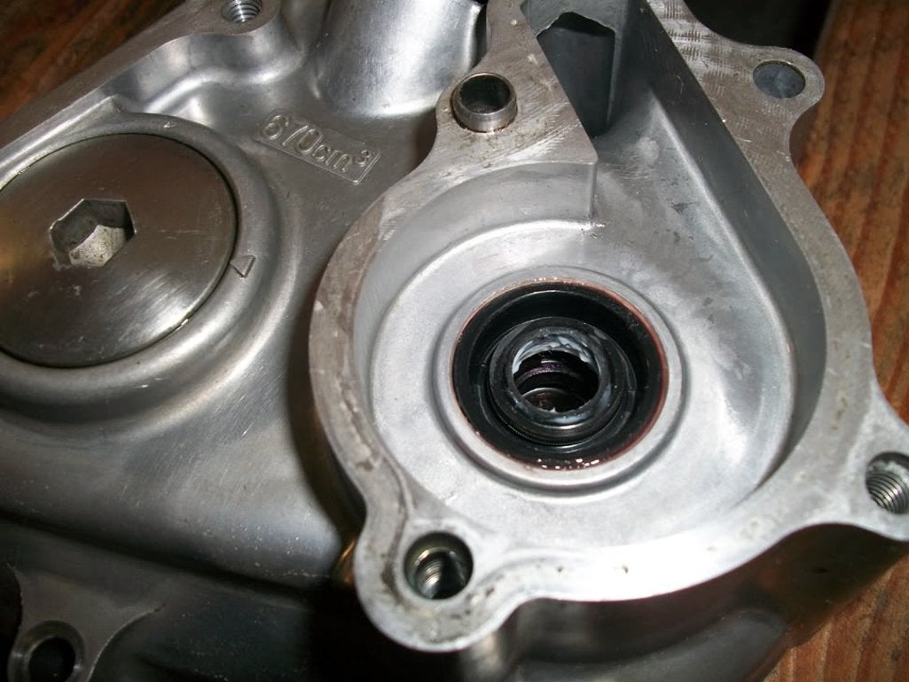 Water pump weep hole purpose? Honda 2 Stroke ThumperTalk